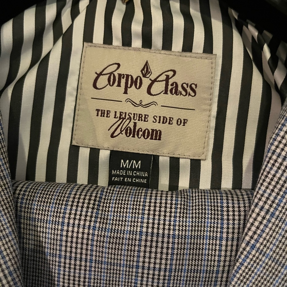 Volcom Men suit, worn one time.